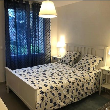 Studio A 300 M De La Gare De Mantes-La-Jolie Εξωτερικό φωτογραφία