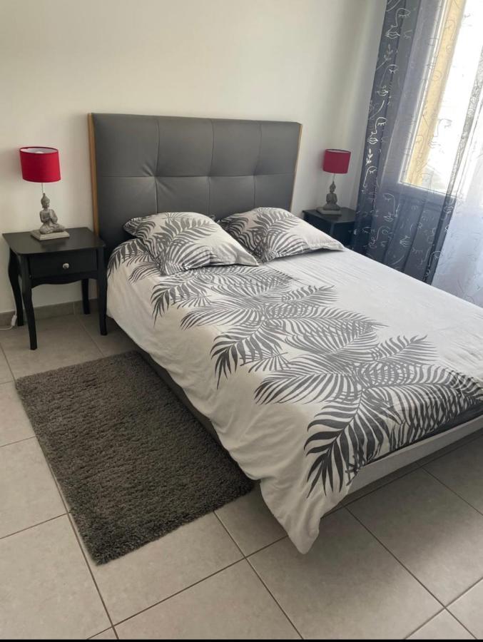 Studio A 300 M De La Gare De Mantes-La-Jolie Εξωτερικό φωτογραφία