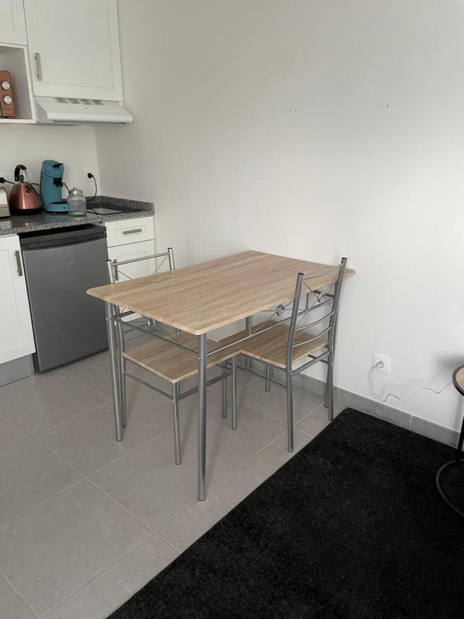 Studio A 300 M De La Gare De Mantes-La-Jolie Εξωτερικό φωτογραφία