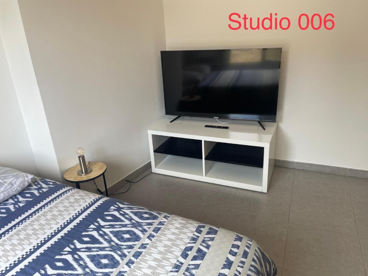 Studio A 300 M De La Gare De Mantes-La-Jolie Εξωτερικό φωτογραφία