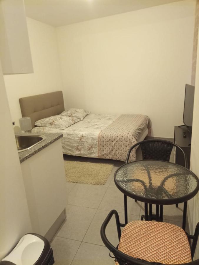 Studio A 300 M De La Gare De Mantes-La-Jolie Εξωτερικό φωτογραφία