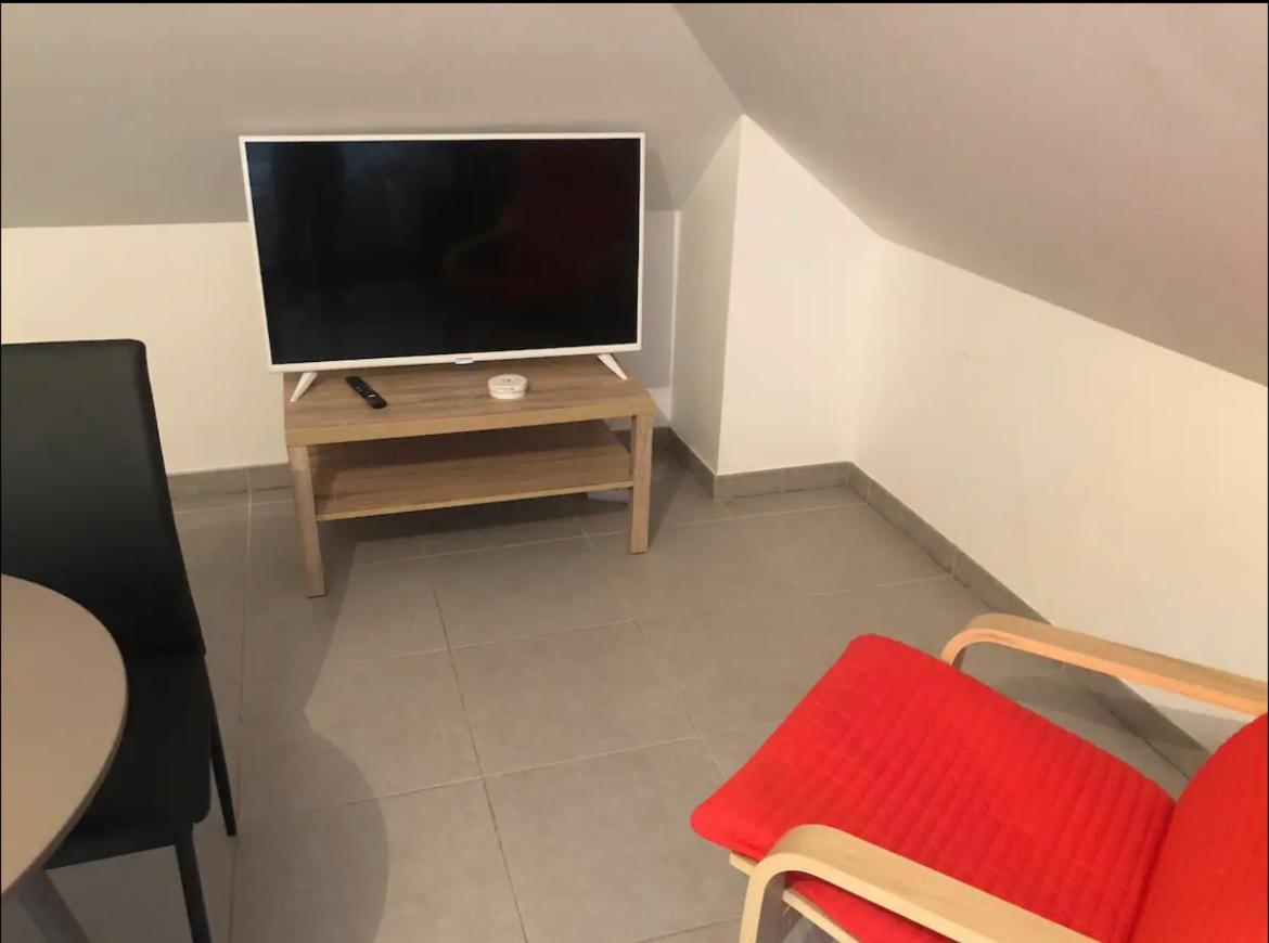 Studio A 300 M De La Gare De Mantes-La-Jolie Εξωτερικό φωτογραφία