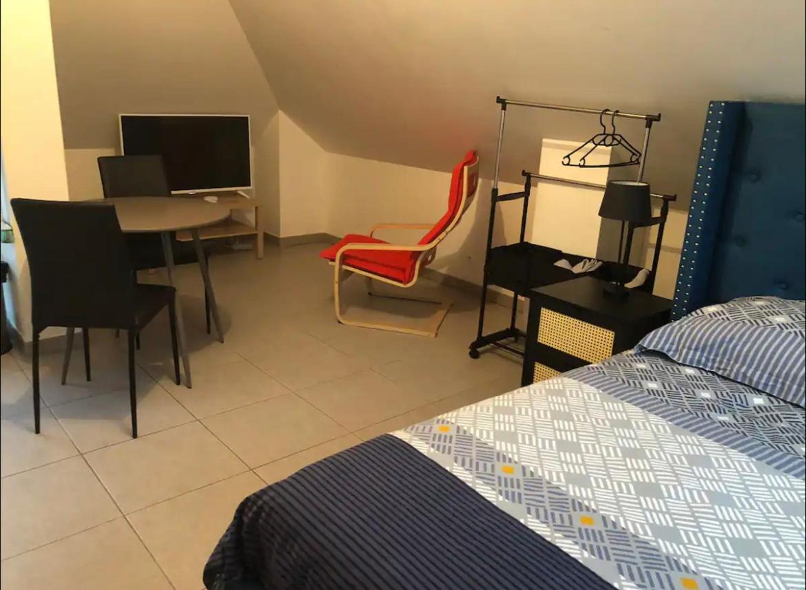 Studio A 300 M De La Gare De Mantes-La-Jolie Εξωτερικό φωτογραφία