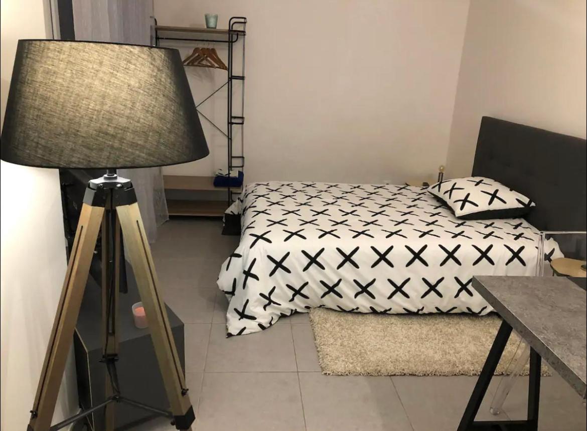 Studio A 300 M De La Gare De Mantes-La-Jolie Εξωτερικό φωτογραφία