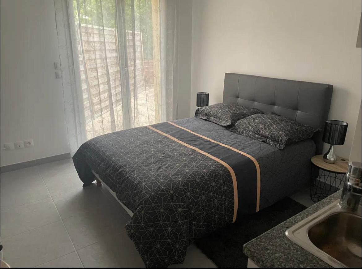 Studio A 300 M De La Gare De Mantes-La-Jolie Εξωτερικό φωτογραφία