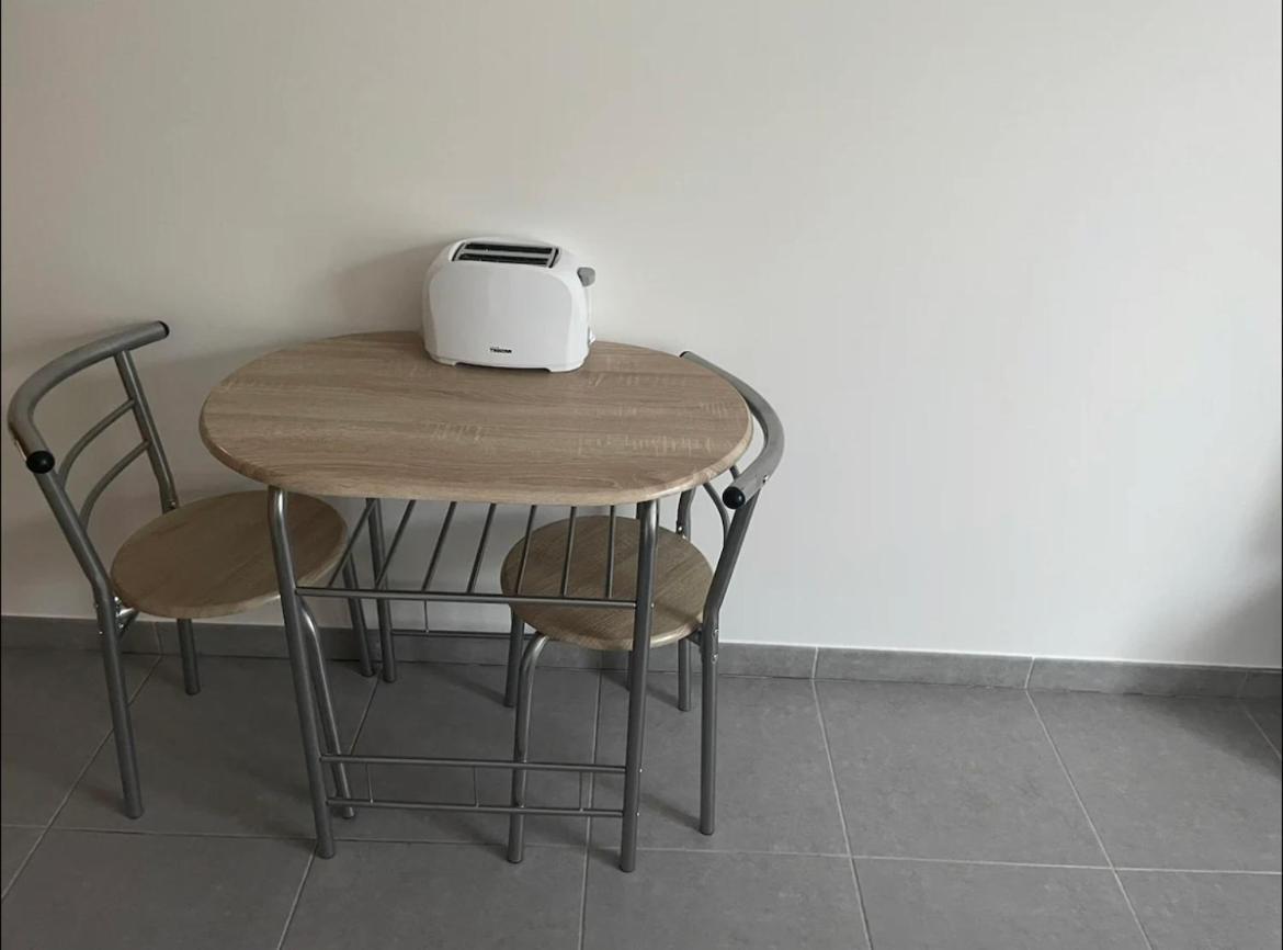 Studio A 300 M De La Gare De Mantes-La-Jolie Εξωτερικό φωτογραφία