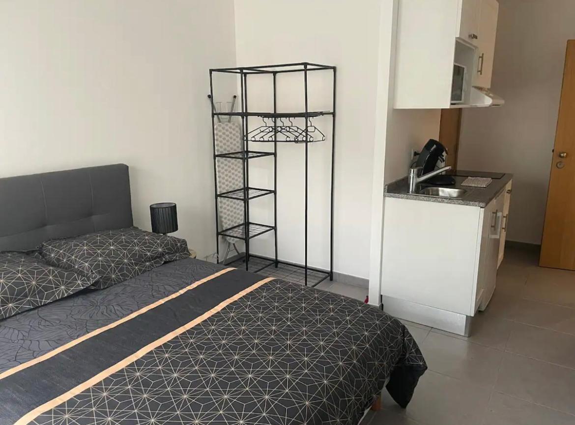 Studio A 300 M De La Gare De Mantes-La-Jolie Εξωτερικό φωτογραφία
