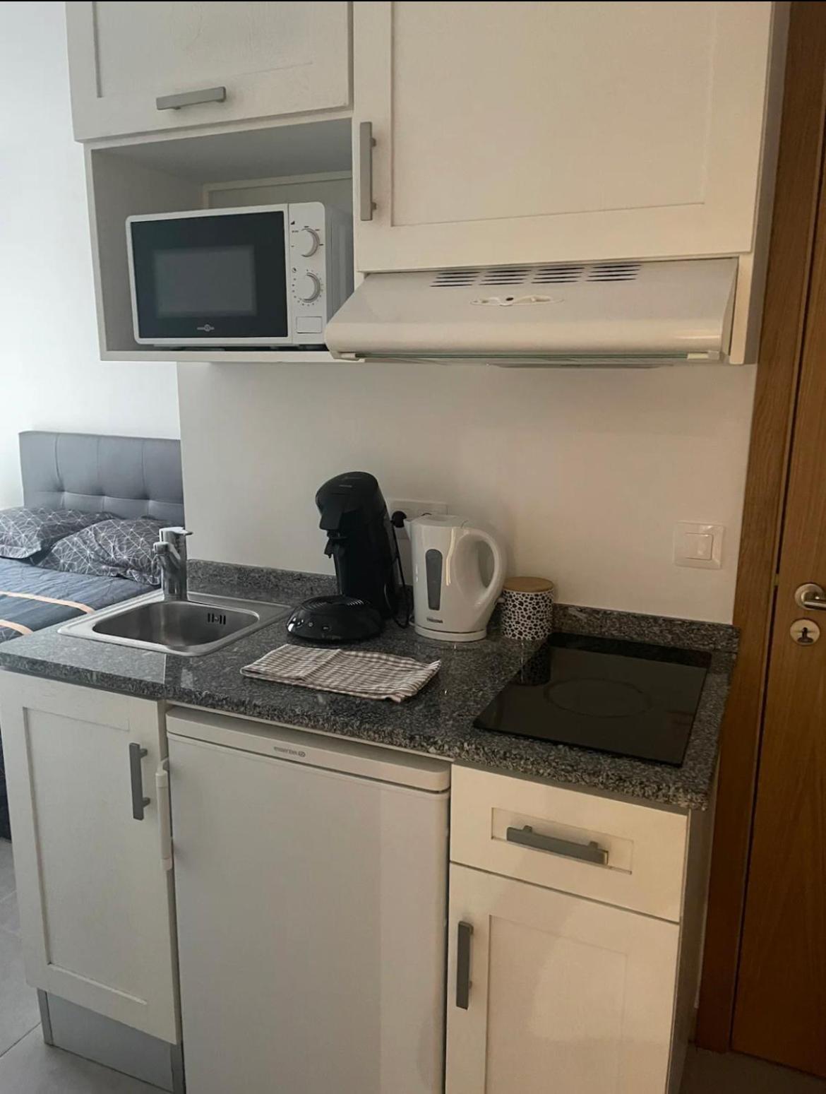 Studio A 300 M De La Gare De Mantes-La-Jolie Εξωτερικό φωτογραφία